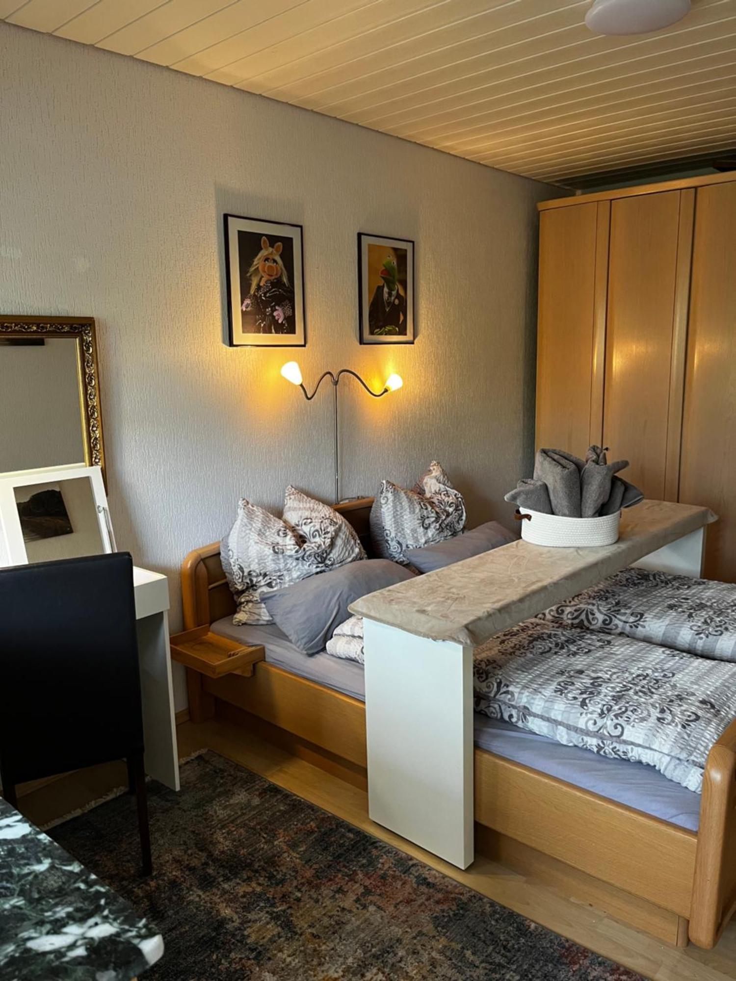 Gemuetliche, Ganze Wohnung In Ruhiger, Zentraler Lage レバークーゼン エクステリア 写真
