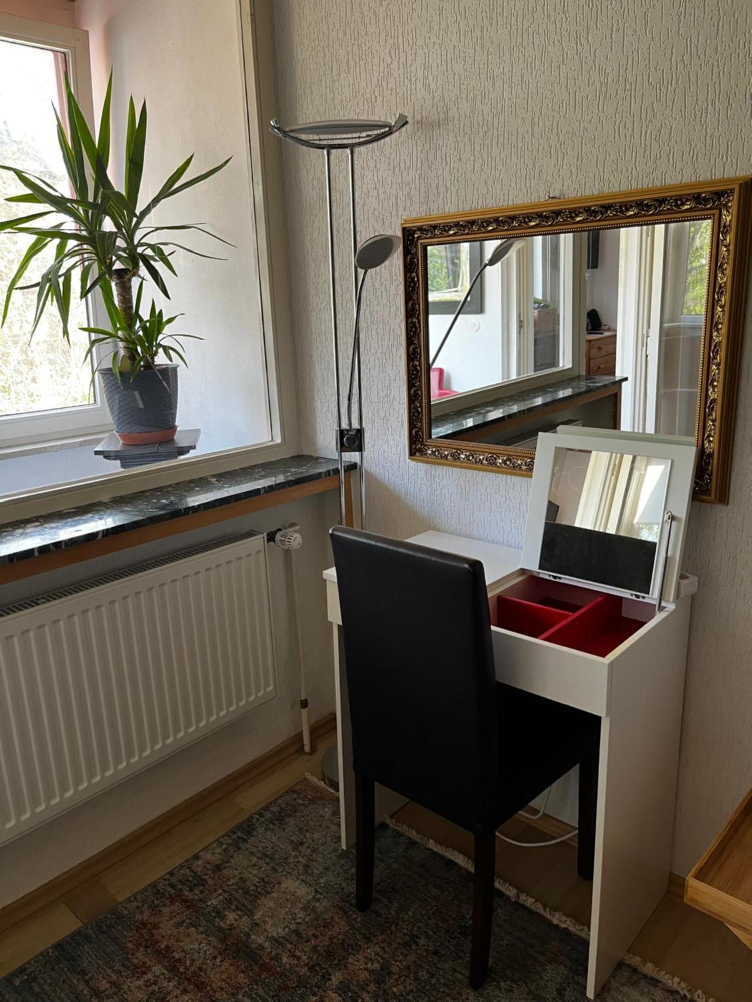 Gemuetliche, Ganze Wohnung In Ruhiger, Zentraler Lage レバークーゼン エクステリア 写真