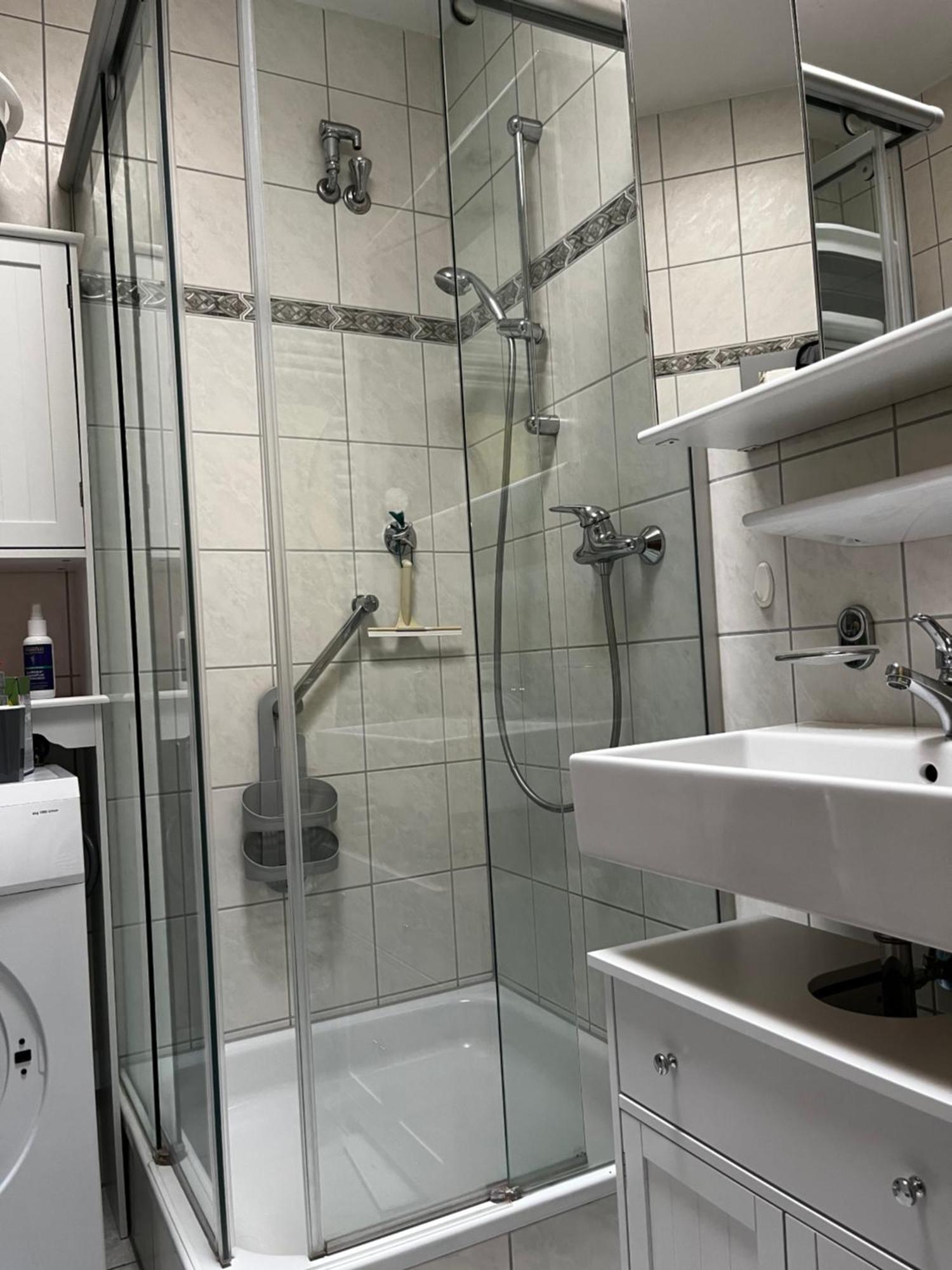 Gemuetliche, Ganze Wohnung In Ruhiger, Zentraler Lage レバークーゼン エクステリア 写真